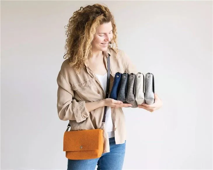 Saco de corpo cruzado de feltro